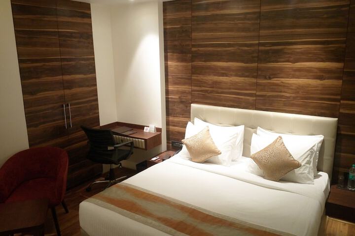 Room 5 of 49