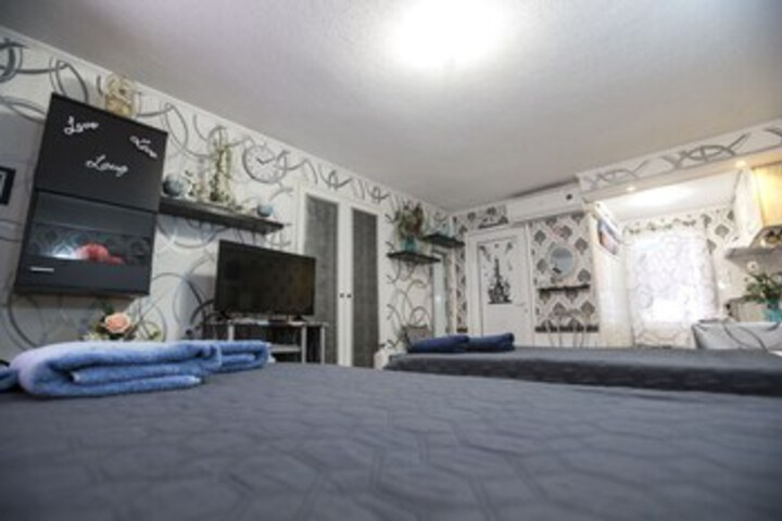 Room 11 of 14