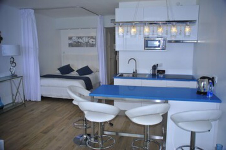Room 9 of 20