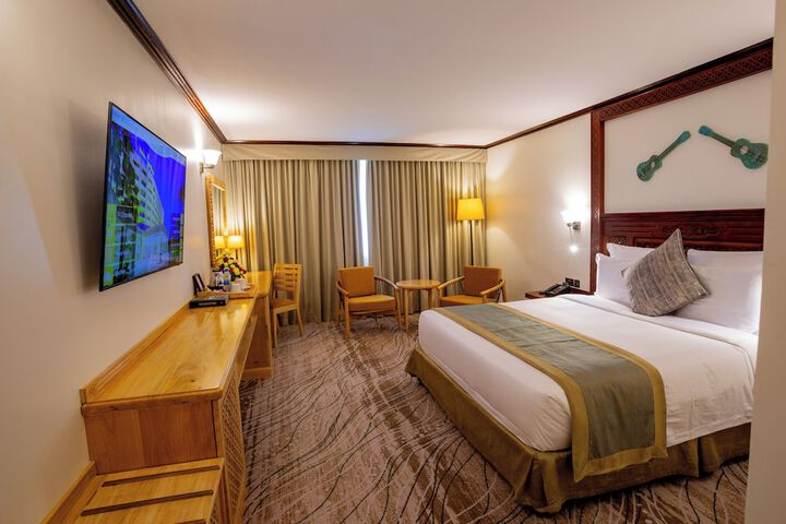 Room 27 of 108