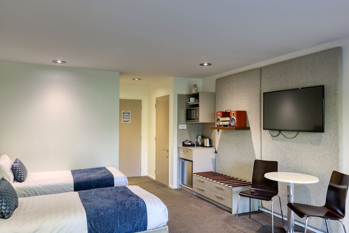 Room 12 of 106