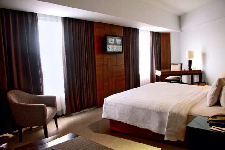 Room 6 of 31