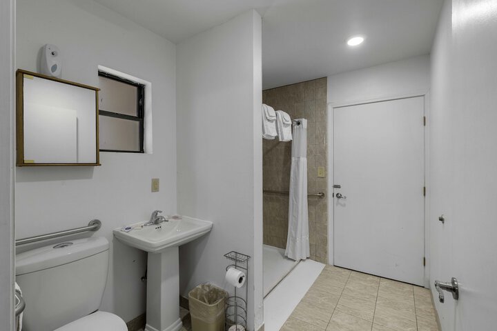 Room 90 of 129