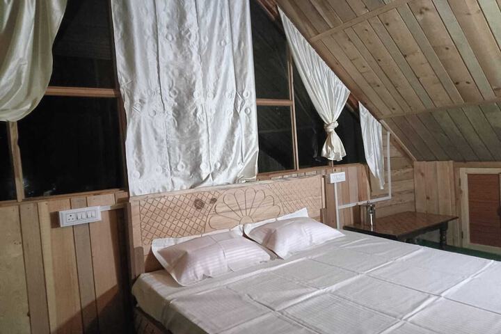Room 15 of 28