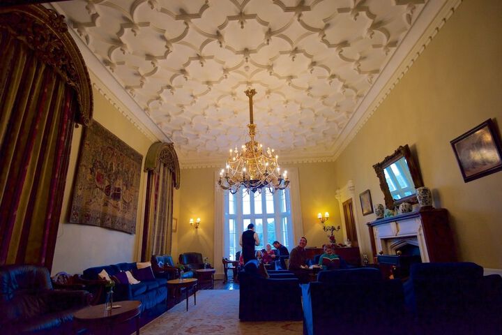 Lounge 49 of 80