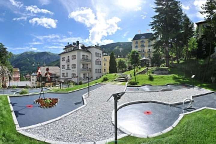 Mini-golf