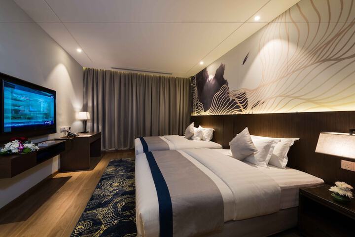 Room 11 of 28