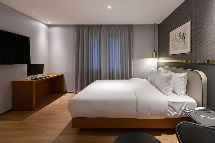 Room 10 of 33