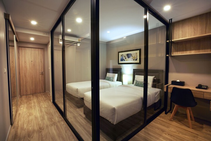 Room 12 of 40