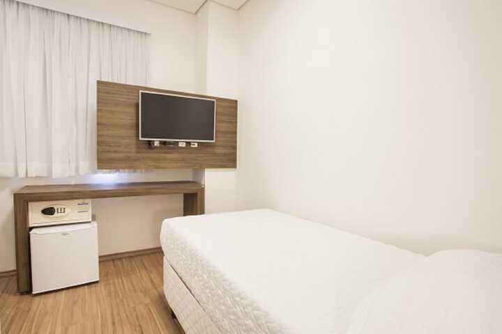 Room 14 of 38