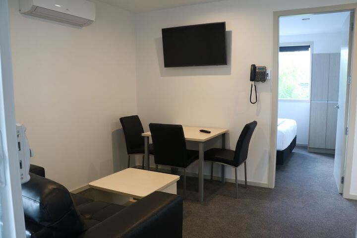 Room 6 of 44