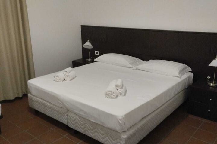 Room 4 of 24