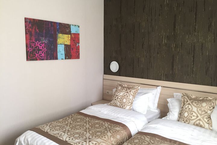 Room 10 of 36