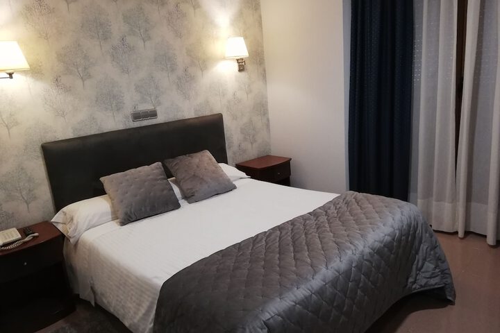 Room 27 of 74
