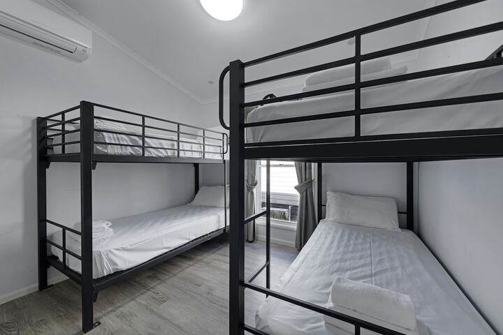 Room 9 of 94