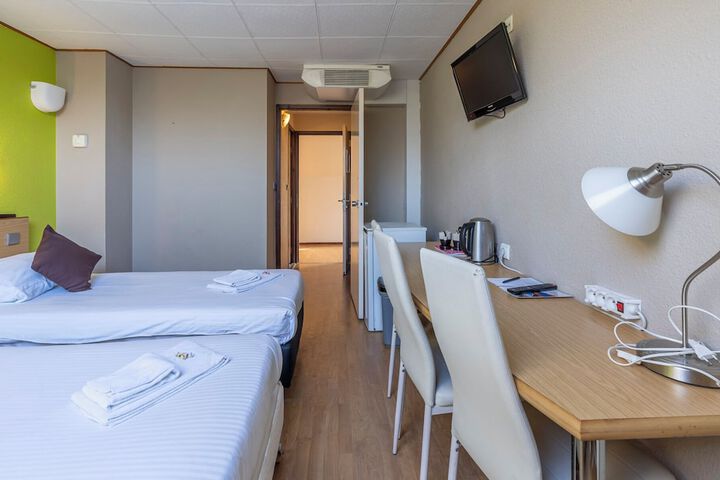 Room 9 of 52