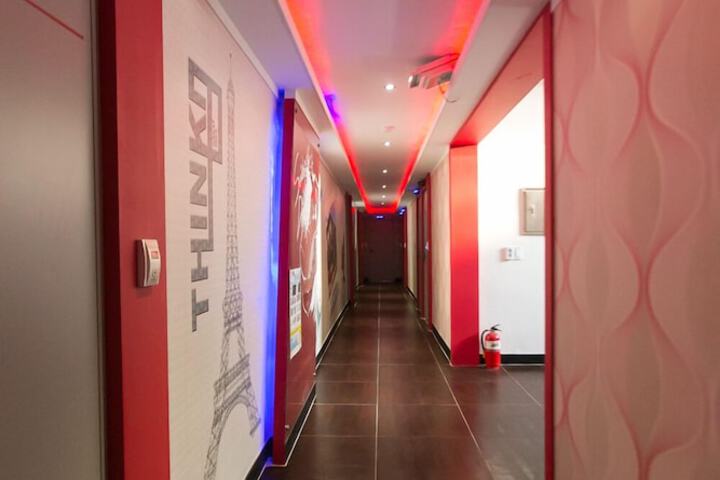 Ballroom/Hall 37 of 42