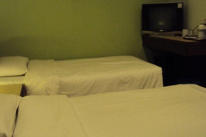 GOLDEN BAY HOTEL