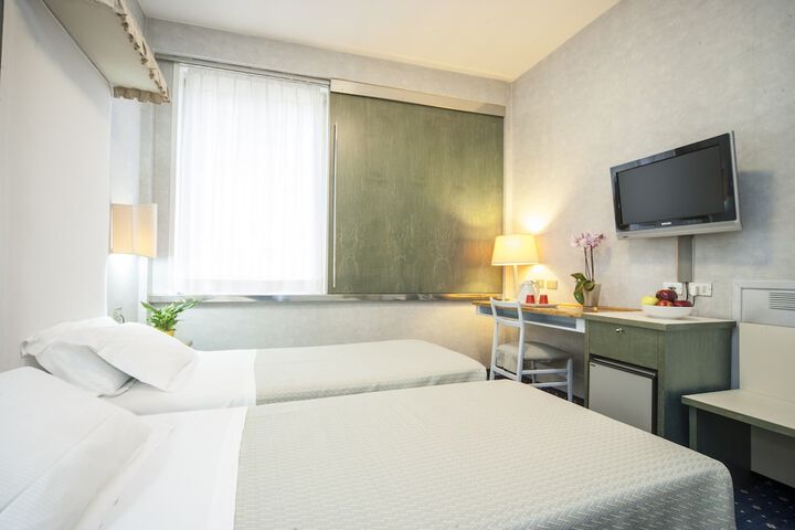 Room 26 of 40