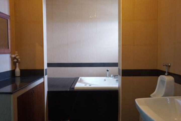 Room 2 of 42