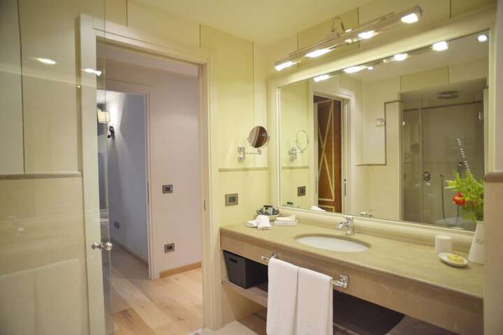 Room 194 of 216