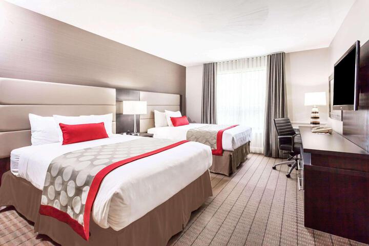 2 Double Beds (12 of 19)