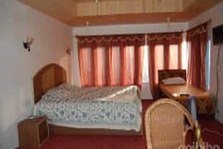 Room 8 of 11