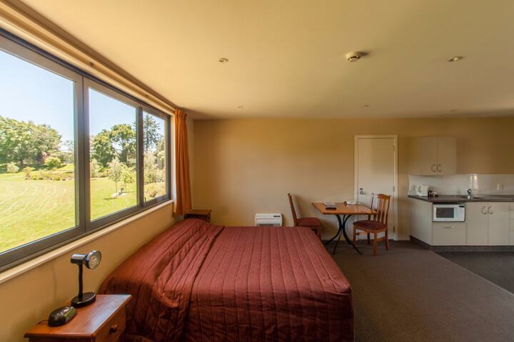 Room 13 of 40