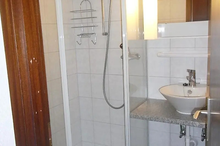 Room 4 of 7