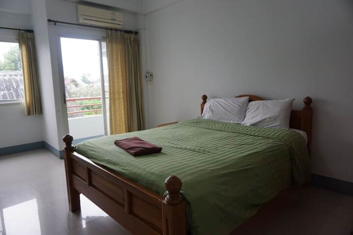 Room 9 of 37