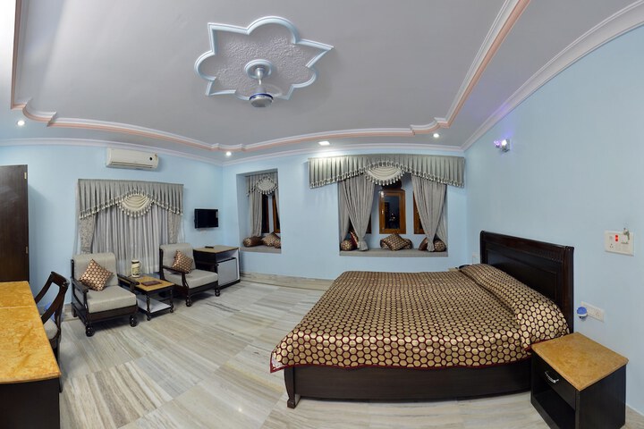 Room 13 of 38