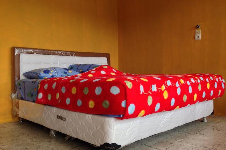 Room 2 of 8