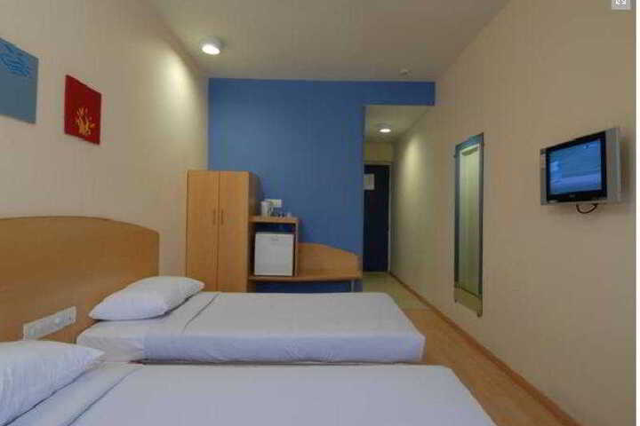 Room 5 of 12