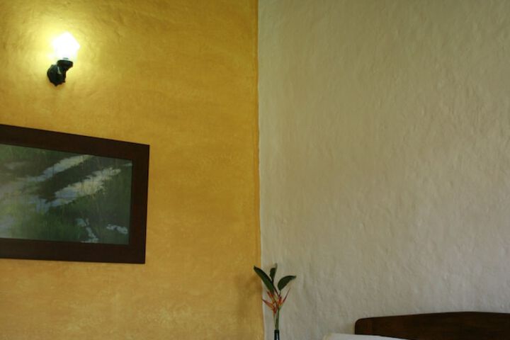 Room 6 of 153