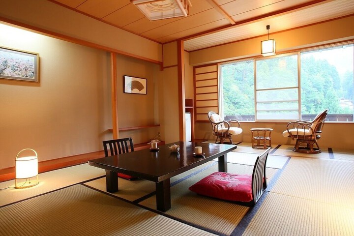 Room 8 of 19