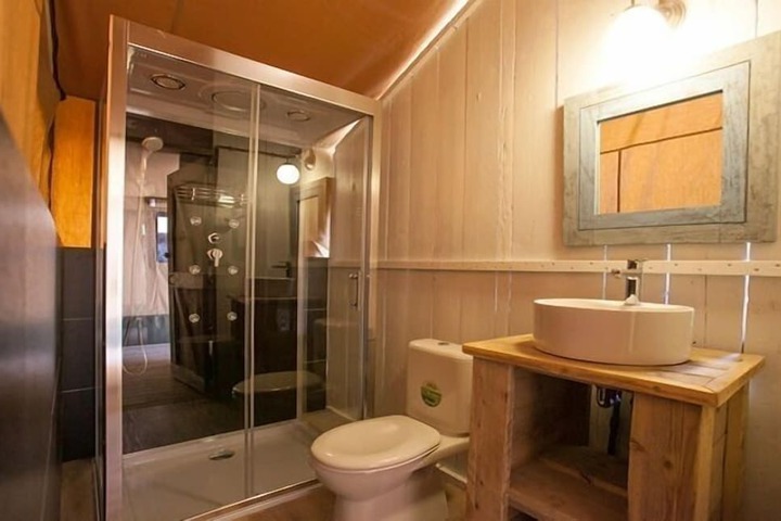 Room 6 of 17
