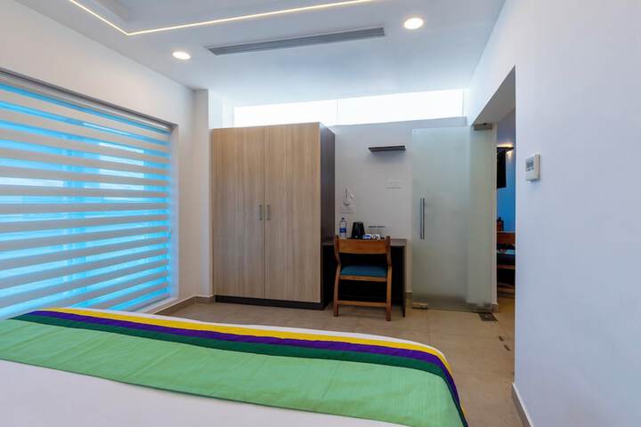 Room 9 of 28