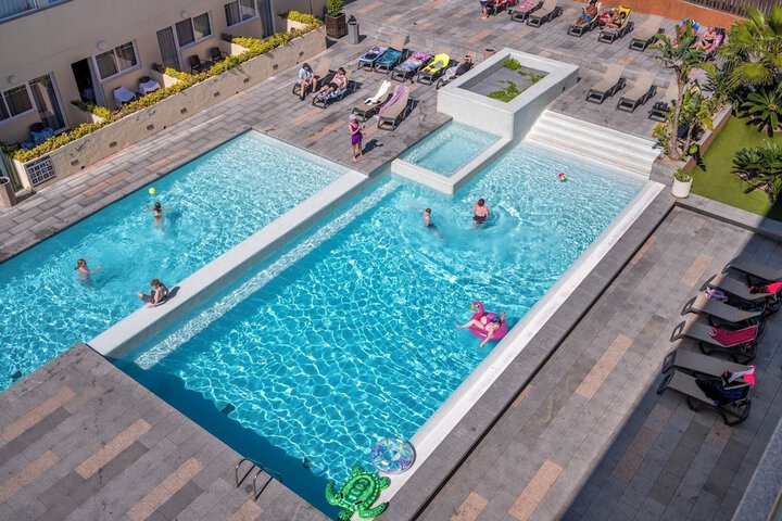 Pool Hotel