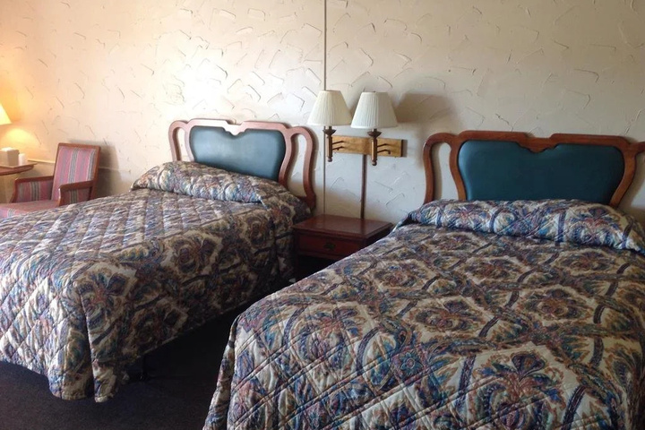 Room 4 of 7