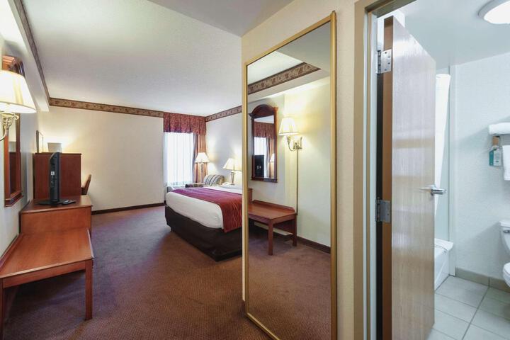 1 King Bed (2 of 9)