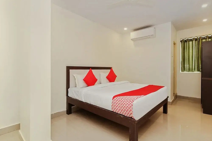 Room 6 of 15