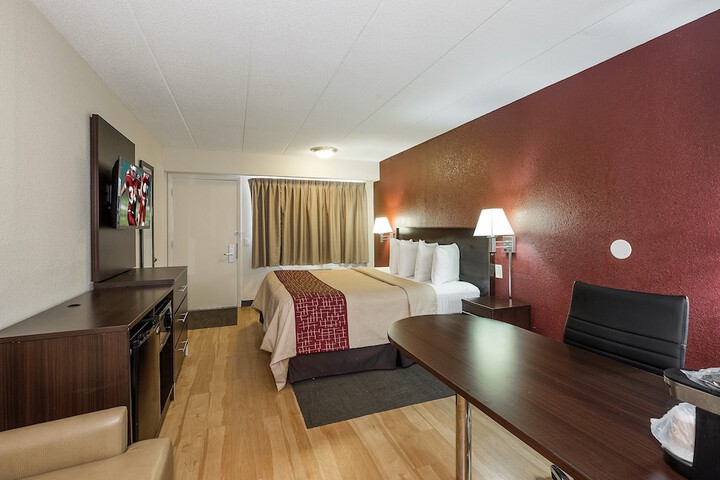 Deluxe King Bed (1 of 12)