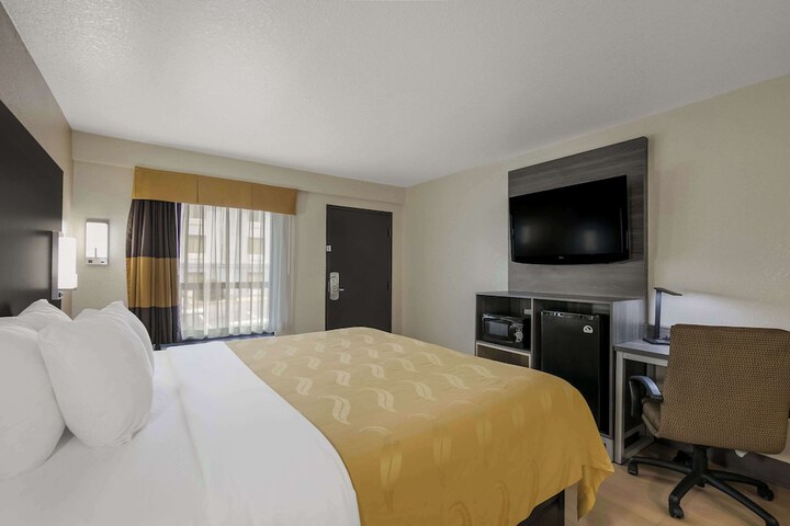 1 King Bed (9 of 23)