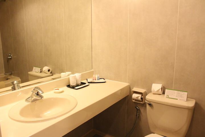Room 41 of 68
