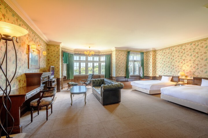 Room 32 of 87