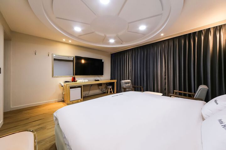 Room 31 of 67