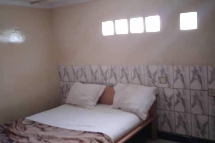 Room 4 of 4