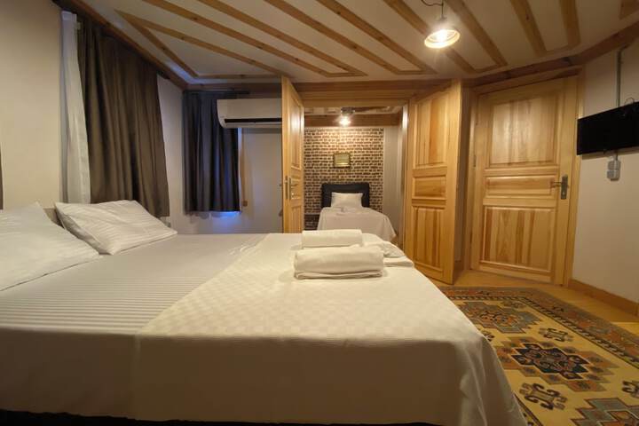 Room 4 of 48