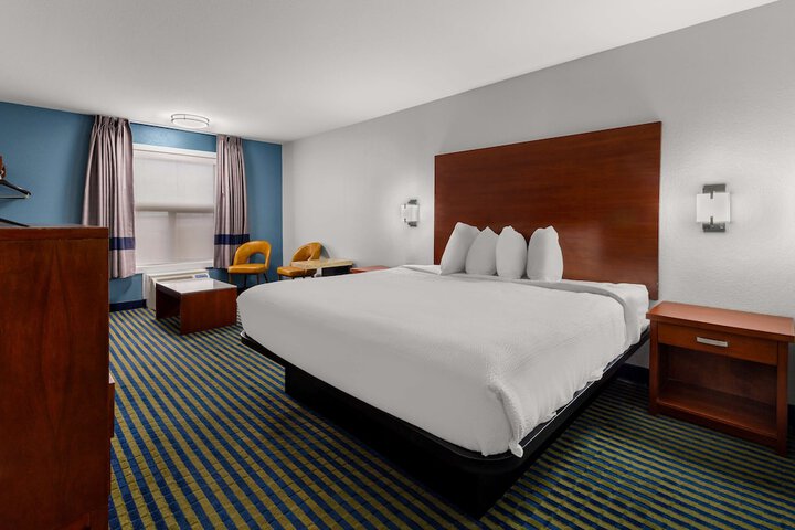 Room 8 of 32