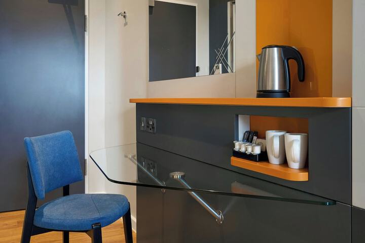 Room 15 of 40
